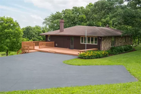 792 E Lightsville Rd, Leaf River, IL 61047 photo 1
