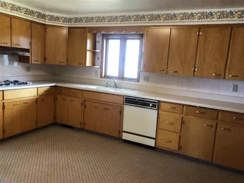 540 W 7th St, Pecatonica, IL 61063 photo 5
