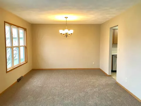 485 Verbena St, Roscoe, IL 61073 photo 4