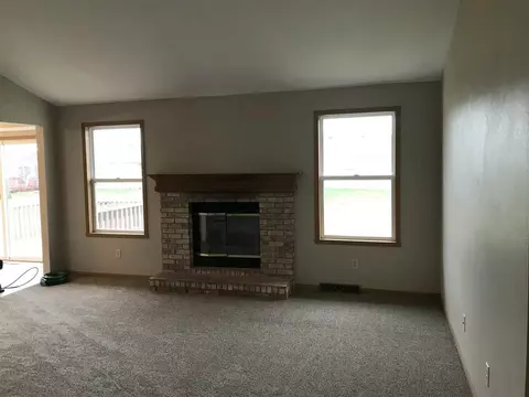 485 Verbena St, Roscoe, IL 61073 photo 2