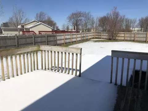 304 Wolf Den Cir, Davis Junction, IL 61020 photo 2