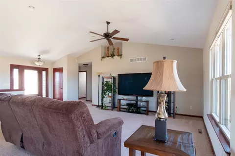 6350 Blomberg Sbr Rd, Cherry Valley, IL 61016 photo 2