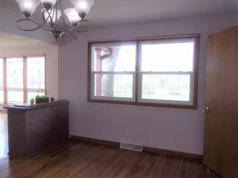 11325 2nd St, Roscoe, IL 61073 photo 4