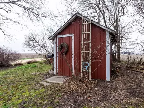 12034 N Pecatonica Rd, Leaf River, IL 61047 photo 4