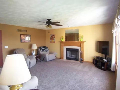 3549 Eagles Ridge Dr, Beloit, WI 53511 photo 9