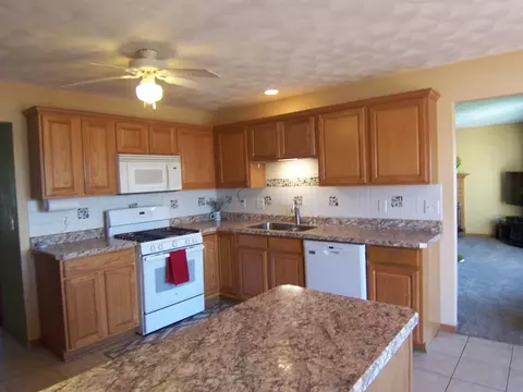 3549 Eagles Ridge Dr, Beloit, WI 53511 photo 17