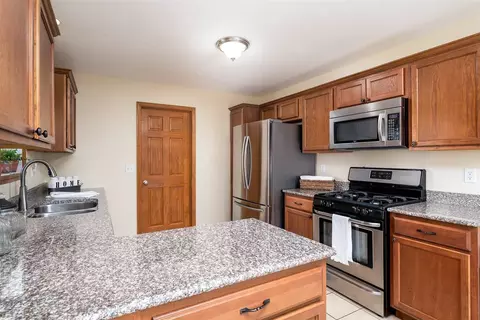 616 Ballymore Rd, Roscoe, IL 61073 photo 8