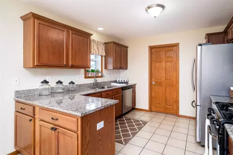 616 Ballymore Rd, Roscoe, IL 61073 photo 7