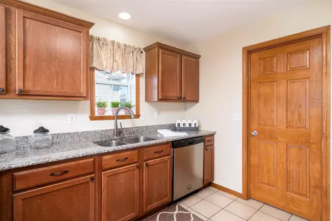 616 Ballymore Rd, Roscoe, IL 61073 photo 9