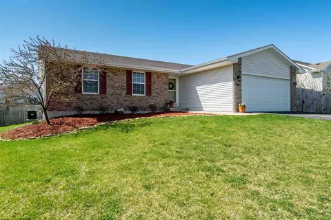 616 Ballymore Rd, Roscoe, IL 61073 photo 2