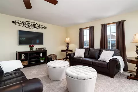 616 Ballymore Rd, Roscoe, IL 61073 photo 4