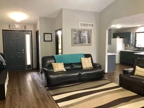 802 Hampton Dr, Byron, IL 61010 photo 2