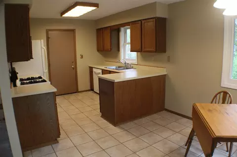 8268 Mark Dr, Roscoe, IL 61073 photo 2