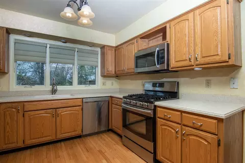 13906 Beaver Dr, Roscoe, IL 61073 photo 5