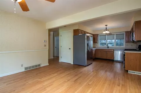 13906 Beaver Dr, Roscoe, IL 61073 photo 3