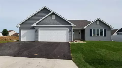 3745 Eagles Ridge Dr, Beloit, WI 53511 photo 1