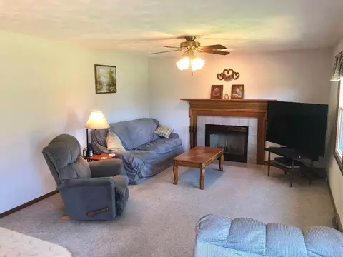 3960 E Whippoorwill Ln, Byron, IL 61010 photo 4