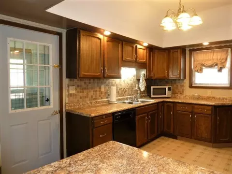644 8th St, Beloit, WI 53511 photo 5