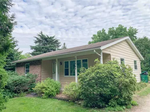 11267 Edgemere Ter, Roscoe, IL 61073 photo 1