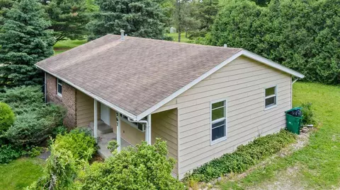 11267 Edgemere Ter, Roscoe, IL 61073 photo 2