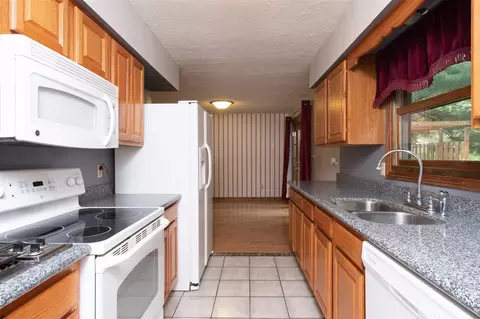 8299 Mark Dr, Roscoe, IL 61073 photo 11