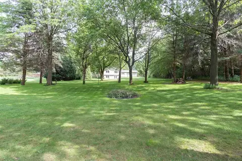 8299 Mark Dr, Roscoe, IL 61073 photo 2