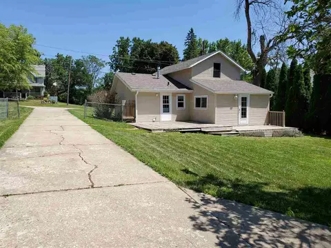 206 W State St, Cherry Valley, IL 61016 photo 2