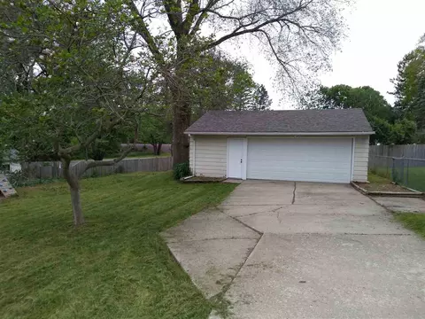 206 W State St, Cherry Valley, IL 61016 photo 4