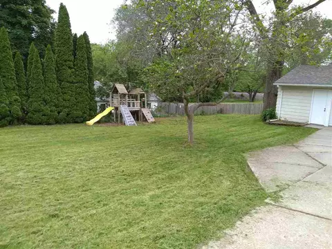 206 W State St, Cherry Valley, IL 61016 photo 5