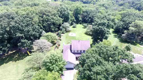 9190 Crescent Ct, Roscoe, IL 61073 photo 1