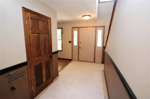9190 Crescent Ct, Roscoe, IL 61073 photo 3