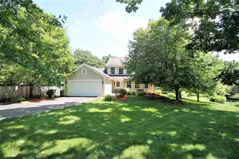 9190 Crescent Ct, Roscoe, IL 61073 photo 2
