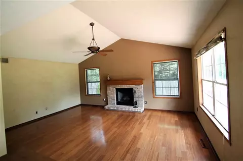9190 Crescent Ct, Roscoe, IL 61073 photo 4
