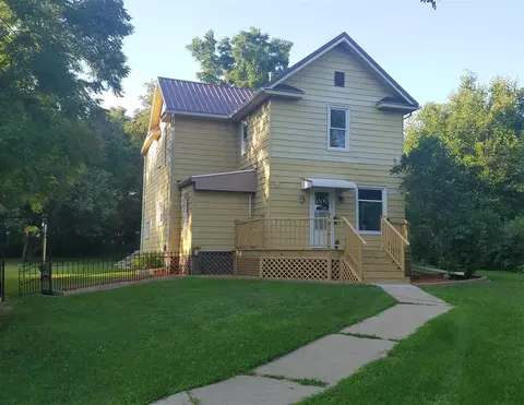 2248 E River Rd, Freeport, IL 61032 photo 1