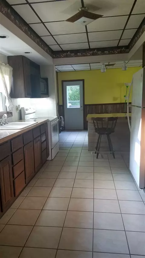 2248 E River Rd, Freeport, IL 61032 photo 3