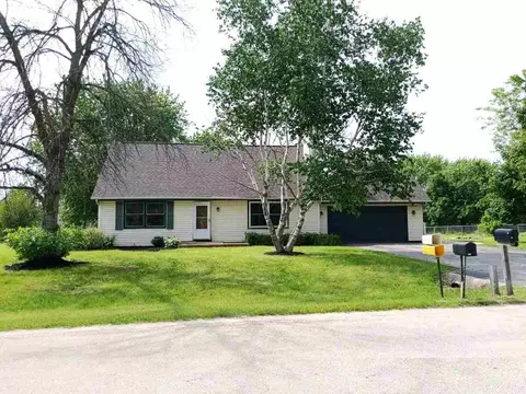 11662 Cedarbrook Rd, Roscoe, IL 61073 photo 1