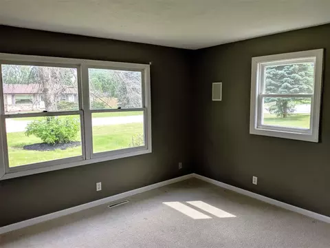 11662 Cedarbrook Rd, Roscoe, IL 61073 photo 5
