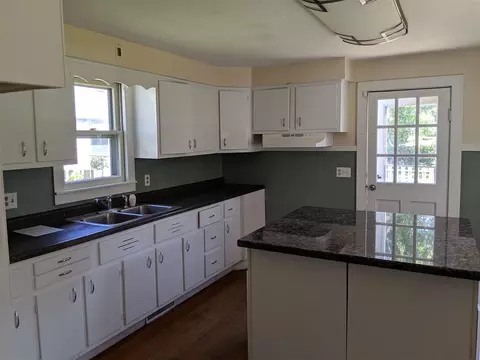 709 E Jackson St, Belvidere, IL 61008 photo 8