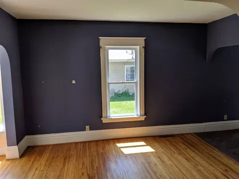 709 E Jackson St, Belvidere, IL 61008 photo 4