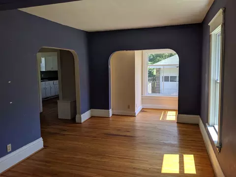 709 E Jackson St, Belvidere, IL 61008 photo 5
