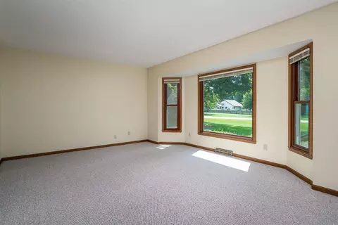 4962 Lawnside Dr, Byron, IL 61010 photo 4