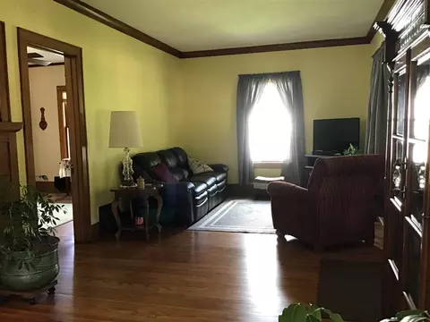 523 Washington St, Pecatonica, IL 61063 photo 5