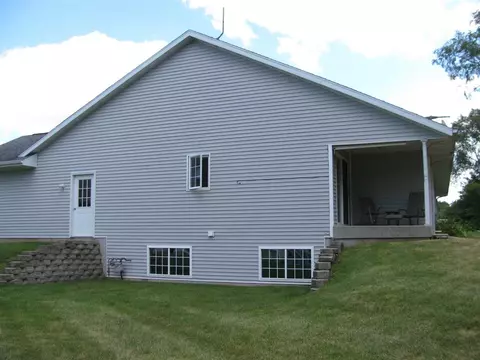 628 Parkview St, Pecatonica, IL 61063 photo 2