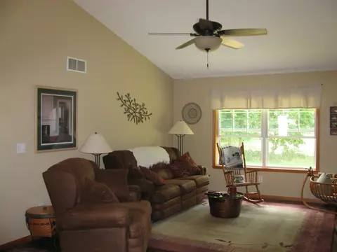 628 Parkview St, Pecatonica, IL 61063 photo 9