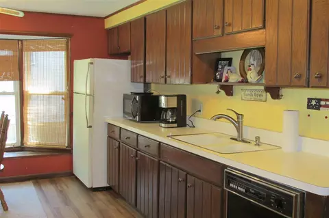 302 Grove St, Cherry Valley, IL 61016 photo 5