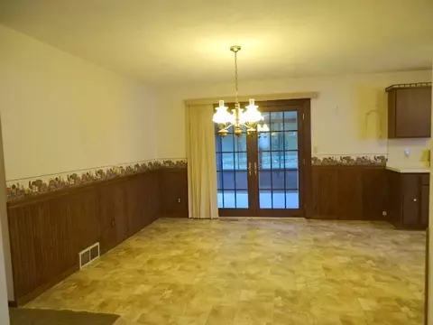 618 Alamo Dr, Freeport, IL 61032 photo 6