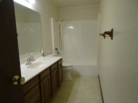 618 Alamo Dr, Freeport, IL 61032 photo 16