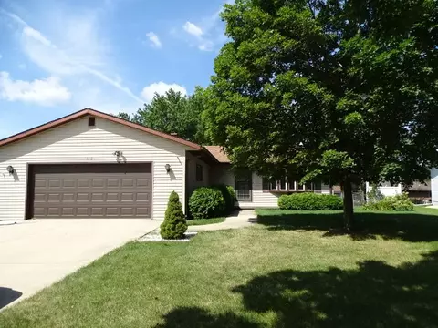 618 Alamo Dr, Freeport, IL 61032 photo 1