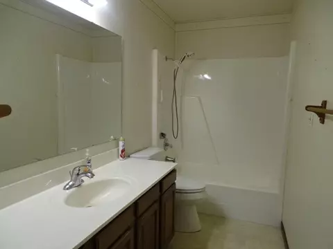 618 Alamo Dr, Freeport, IL 61032 photo 15