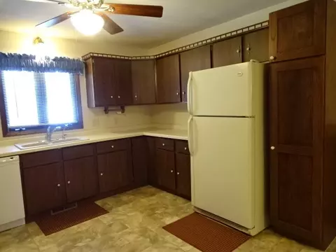 618 Alamo Dr, Freeport, IL 61032 photo 9